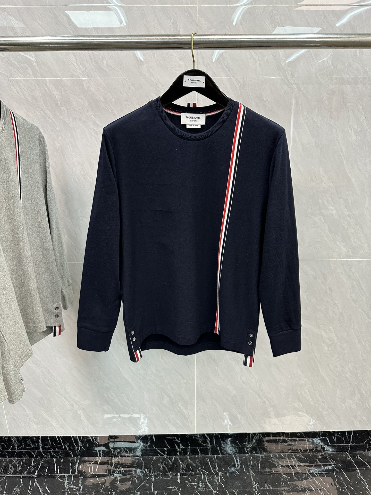 Long-sleeved cotton T-shirt