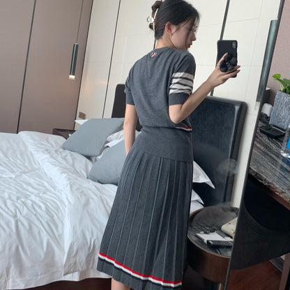 2025  Knitted skirt suit